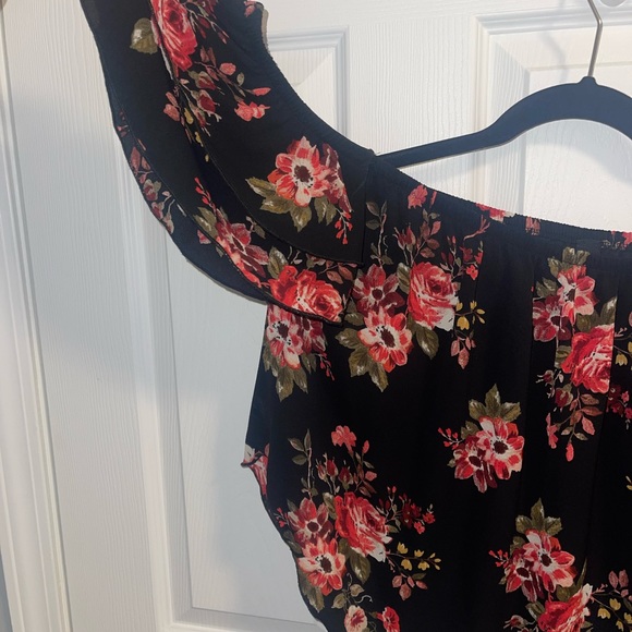 5 for $25 DEAL Black floral off shoulder blouse - Picture 4 of 4